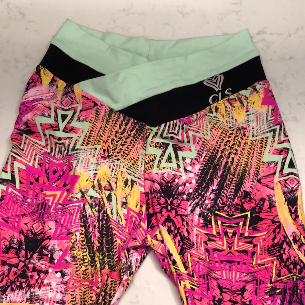 CLS v-waist, scrunch butt leggings